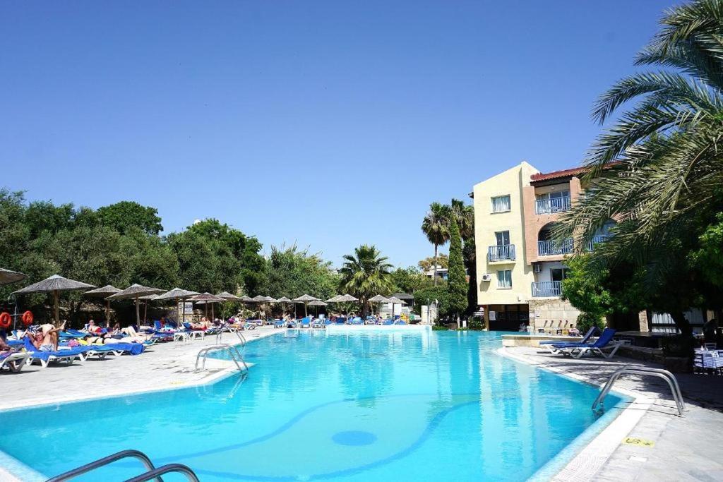 Alex'S Vacation Suite - 100M From The Beach - 6 Guests Pafos Zewnętrze zdjęcie